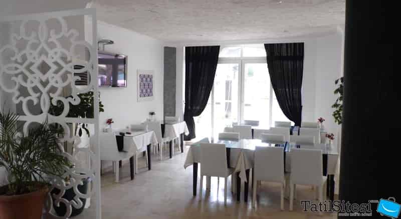 White Boutique Hotel